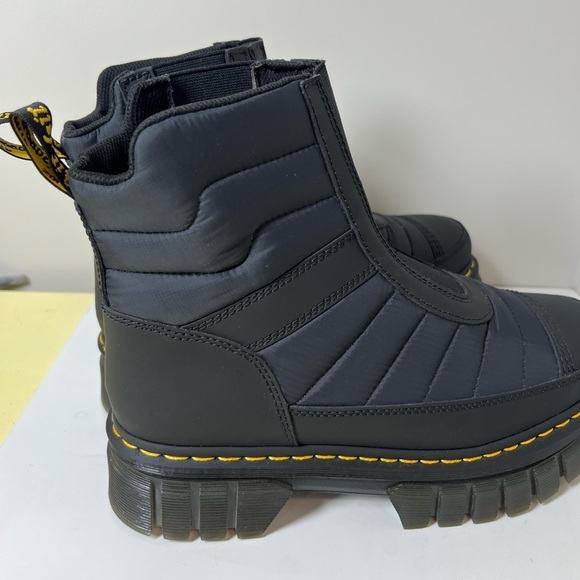 Brand New Dr. Marten US12 Audrick Quilted Platform Black Chelsea Boot Air Wave - Picture 8 of 11